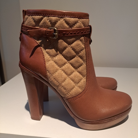 BCBG BOOTIES - Picture 7 of 9